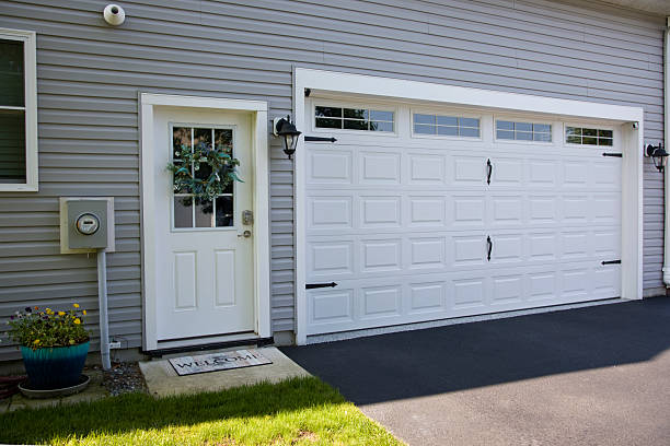 24/7 Emergency Garage Door Panel Replacement experts in Winnsboro, TX